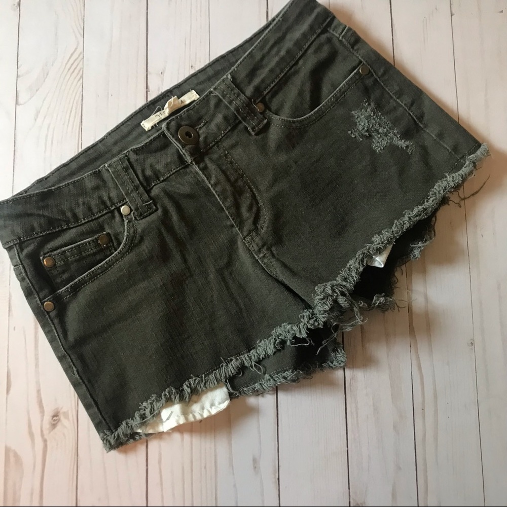 21 Denim Low Rise Olive Shorts SZ 28”